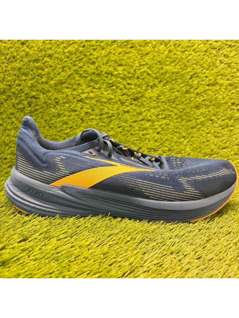 Brooks Revel 8 Mens Size 11 Blue Yellow Athletic Running Walking Shoes Sneakers